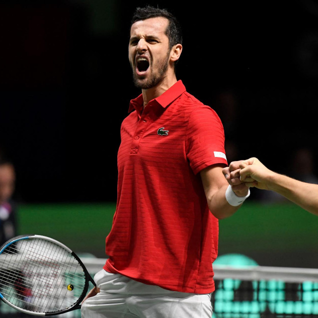 Mate Pavić i Nikola Mektić nakon pobjede nad Novakom Đokovićem i Filip Krajinovićem u trećem meču polufinala Davis cupa
