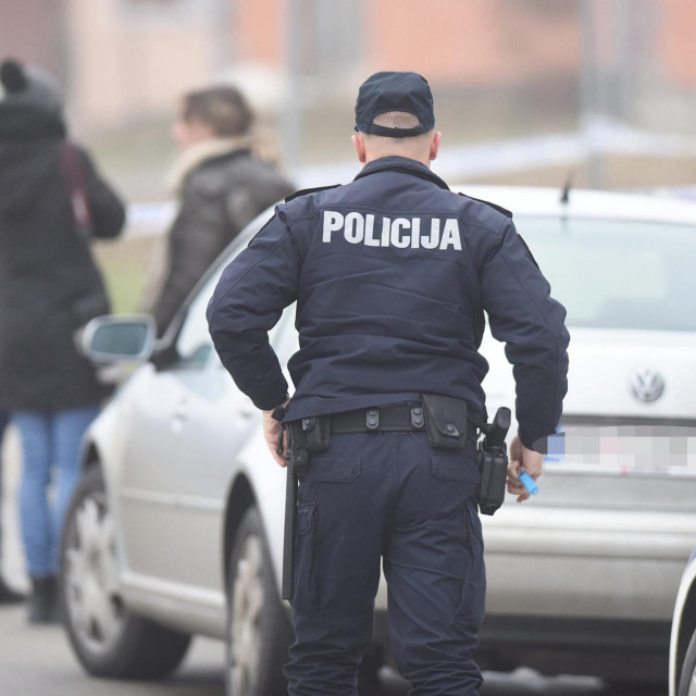 Policija
