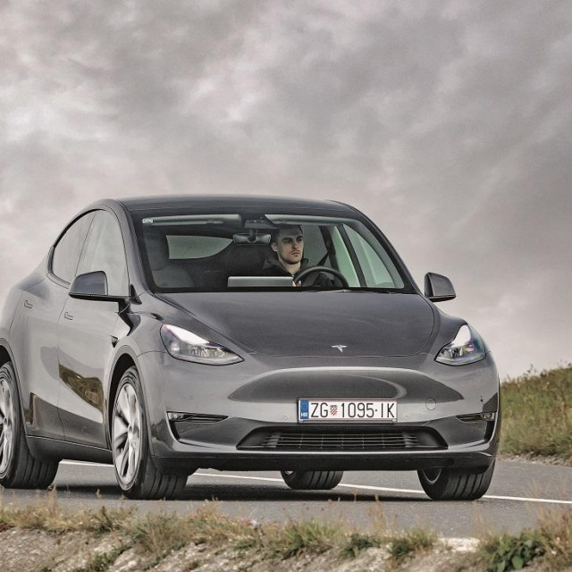 Tesla Model Y 2021
