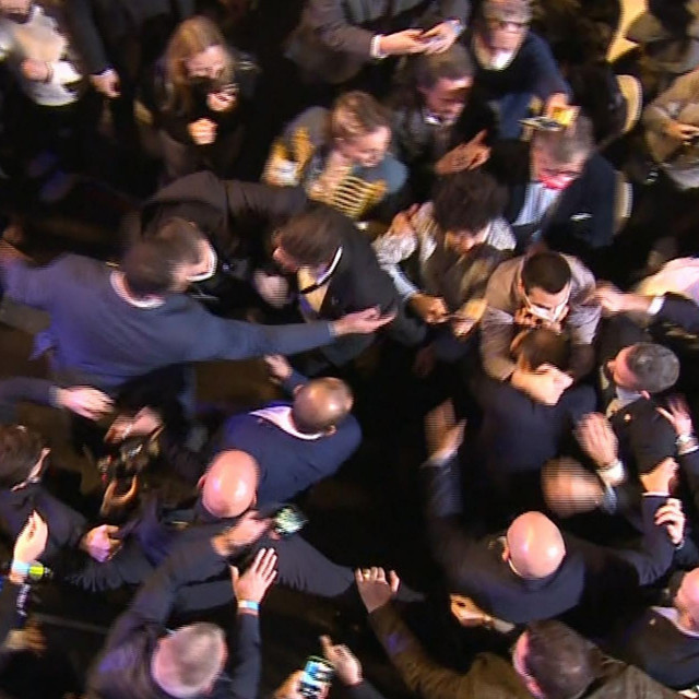 Muškarac napada Erica Zemmoura
