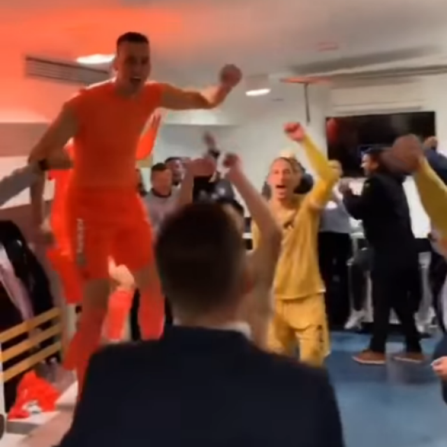 Slavlje nogometaša Hajduka u svlačionici Maksimira

