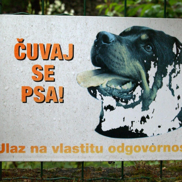 Tablica s upozorenjem 'oštar pas'/Ilustracija
