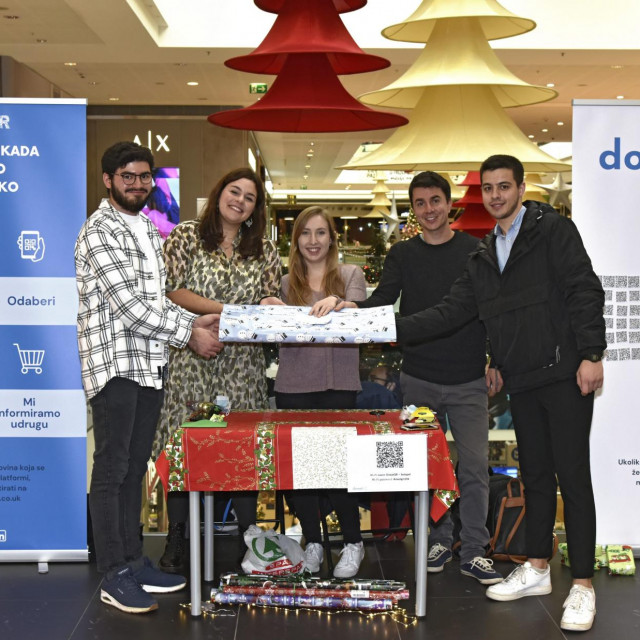 Članovi ekipe DonatQR (s lijeva) Josip Bartulović, Marija Domikulić, Sara Šarić (pomaže u akciji), Michael Freer i Veselko Sprčić