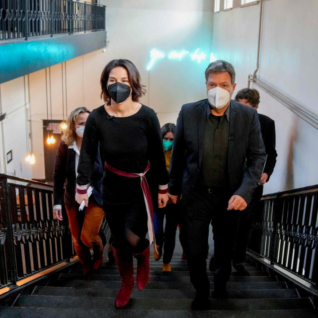 'Ovaj rezultat je vjetar u leđa za početak semafor-koalicije. Sada se treba prihvatiti posla kako bi ostvarili ciljeve koje smo si zacrtali', rekla je Annalena Baerbock (na fotografiji lijevo)
