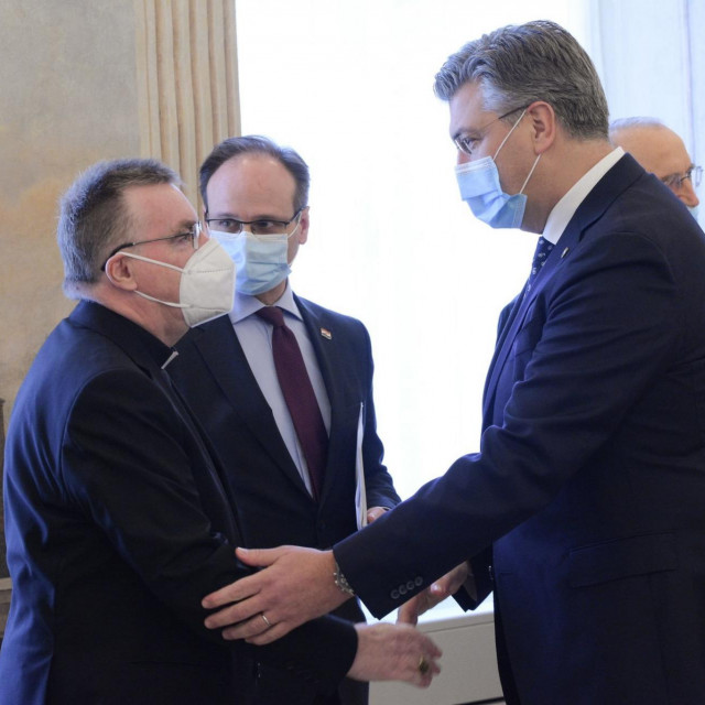 Kardinal i nadbiskup zagrebački Josip Bozanić, Predstojnik Ureda predsjednika Vlade Zvonimir Frka Petešić i premijer Andrej Plenković
