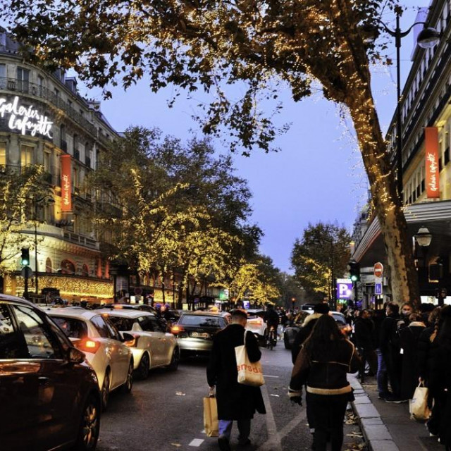 Pariz
