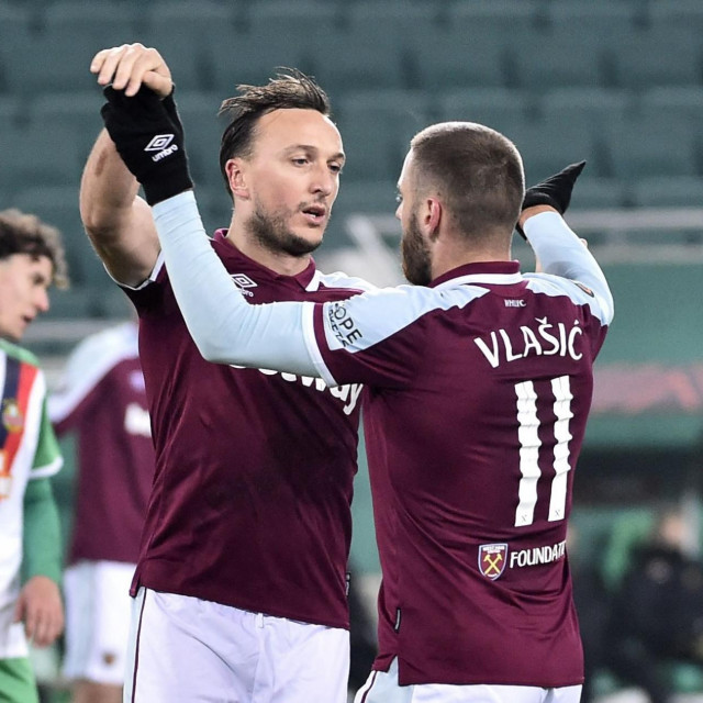 Mark Noble i Nikola Vlašić
