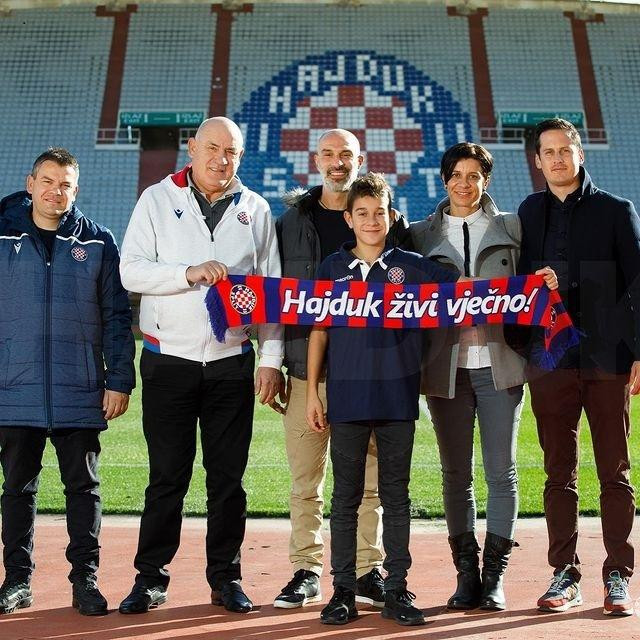 Toni Vukovic s majkom i ocem
