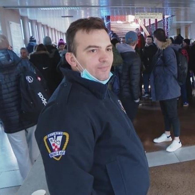 'Glavna je poruka - pustite nas da studiramo, pustite nas da možemo ulaziti na fakultet', rekao je Rafael, student 5. godine
