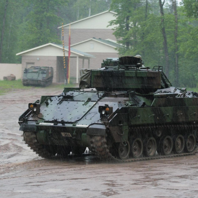 Milanović je u posljednje vrijeme često govorio o tome zašto je važno da Hrvatska kupi Bradleyje (na fotografiji)
