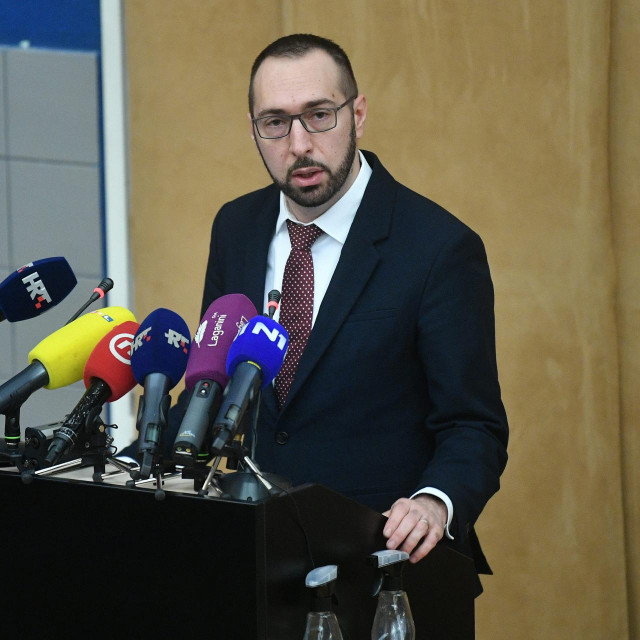 Tomislav Tomašević meta je brojnih kritika zbog ukidanja mjere roditelj odgojitelj
