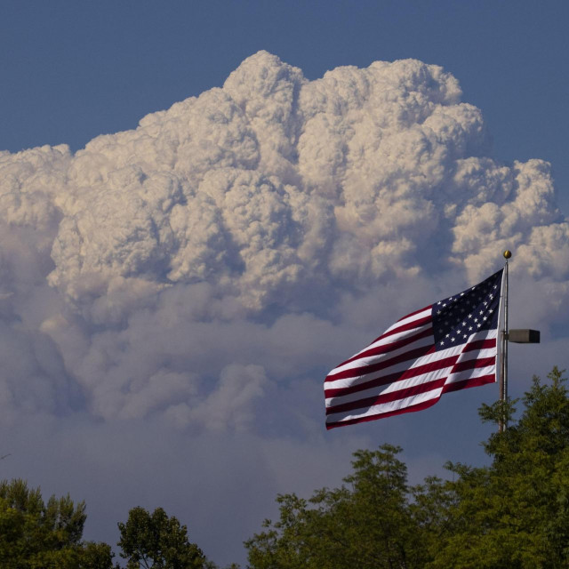 Dim uzrokovan požarom Dixie, Kalifornija, 2021.
