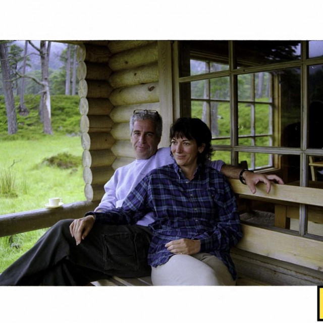 Ghislaine Maxwell i Jeffrey Epstein snimljeni u kraljčinoj brvnari u Balmoralu
