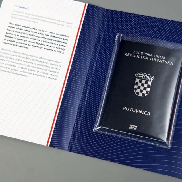 Hrvatsku putovnicu na kućnu adresu AKD dostavlja u posebno izrađenom etuiju
