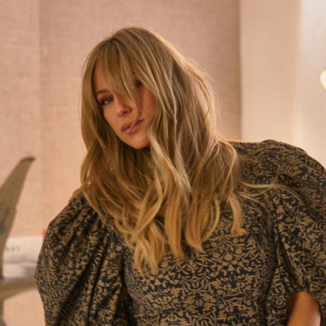 fotografije: Senja Vild

model: Teuta Mesaroš

make up: Sonja Kvesić

hair: Venera Vorfaj za Salon Teuta

kreativno vodstvo: Anamarija Brkić

lokacija: Intera Zagreb
