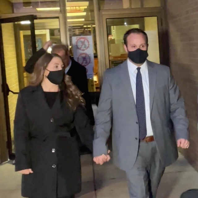 Josh Duggar sa suprugom

