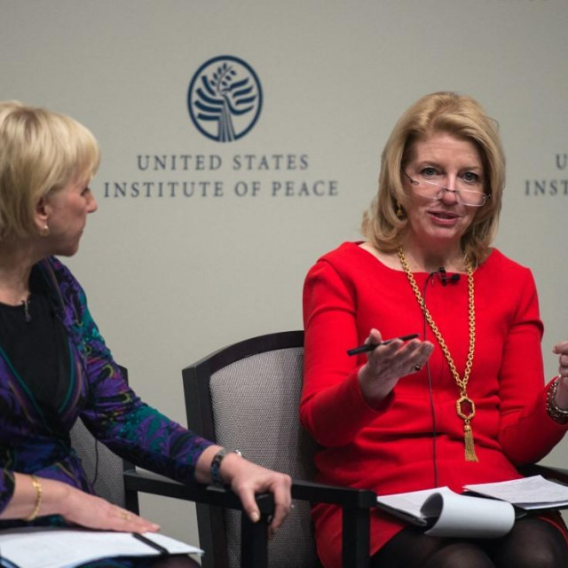 Catherine Russell (desno)
