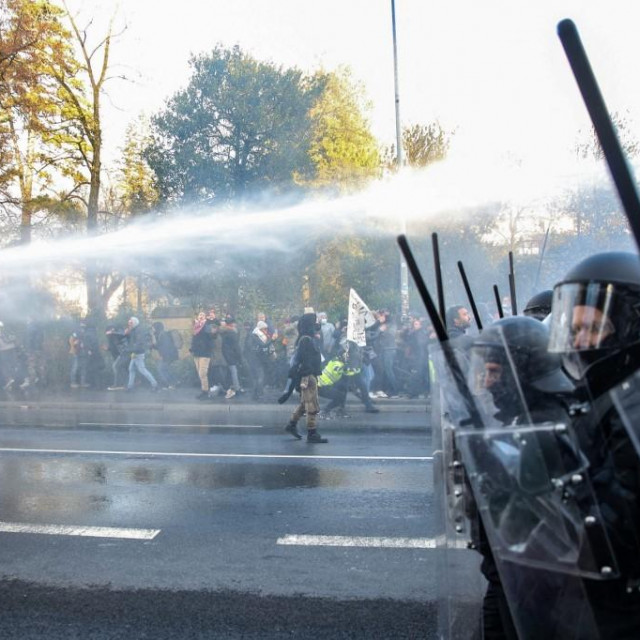 Vodeni top korišten protiv prosvjednika
