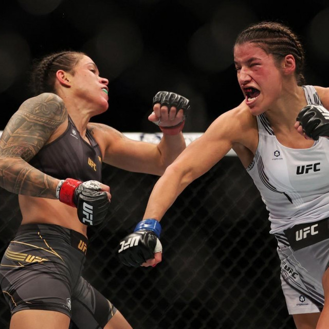 Amanda Nunes vs. Julianna Pena