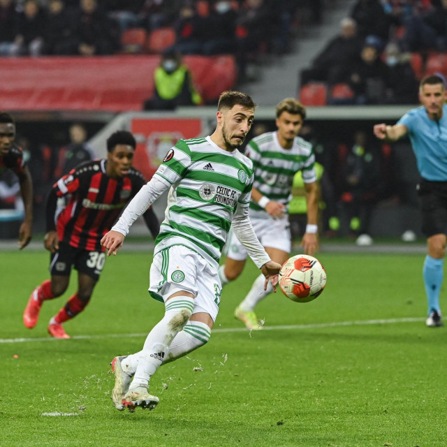 Josip Juranović zabija penal za Celtic
