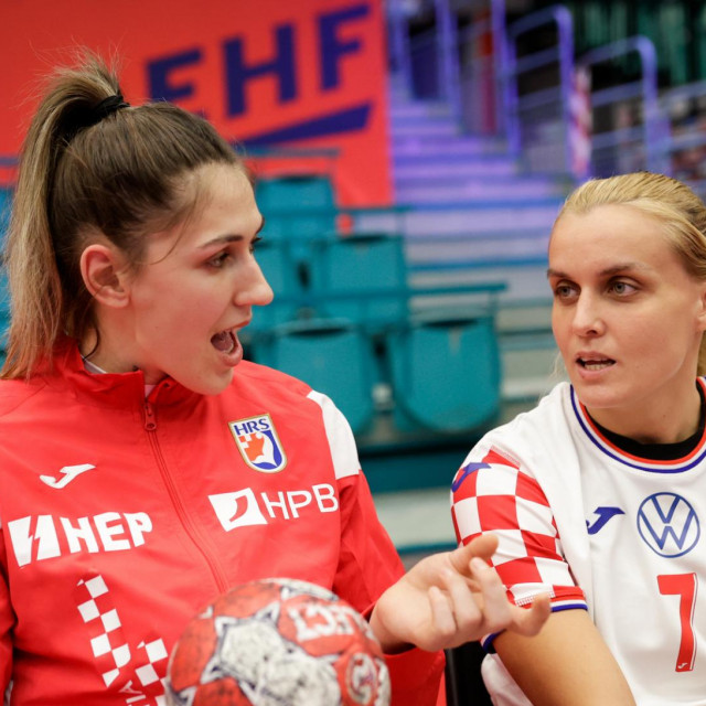 Ćamila Mičijević i Dora Krsnik
