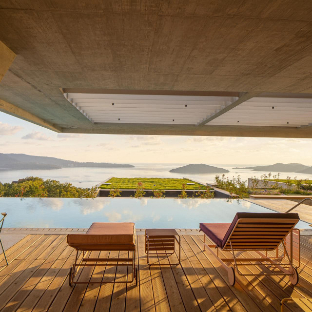 Jugo i Osmo, Prostoria
