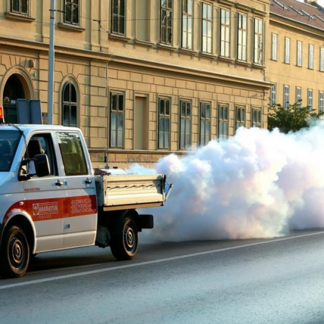 Zaprašivanje komaraca
