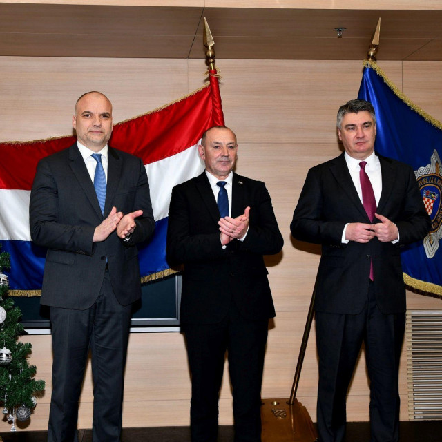 Milanović odlikovao djelatnike SOA-e
