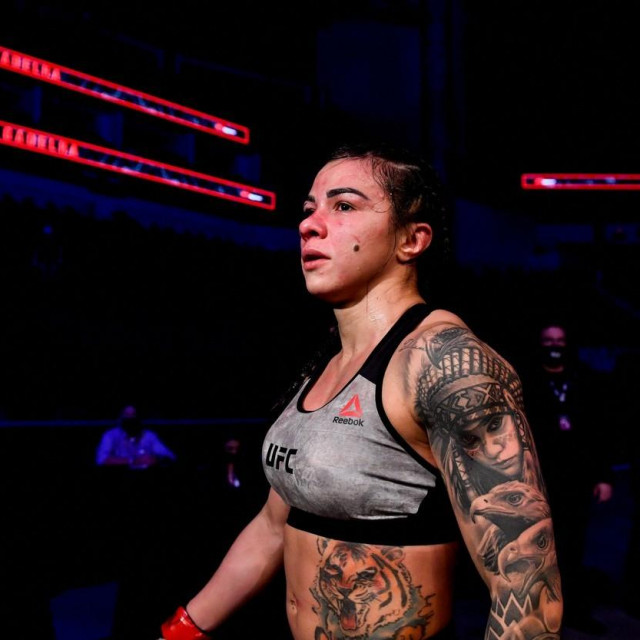 Claudia Gadelha