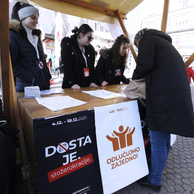 Prikupljanje potpisa za referendum protiv covid potvrda
