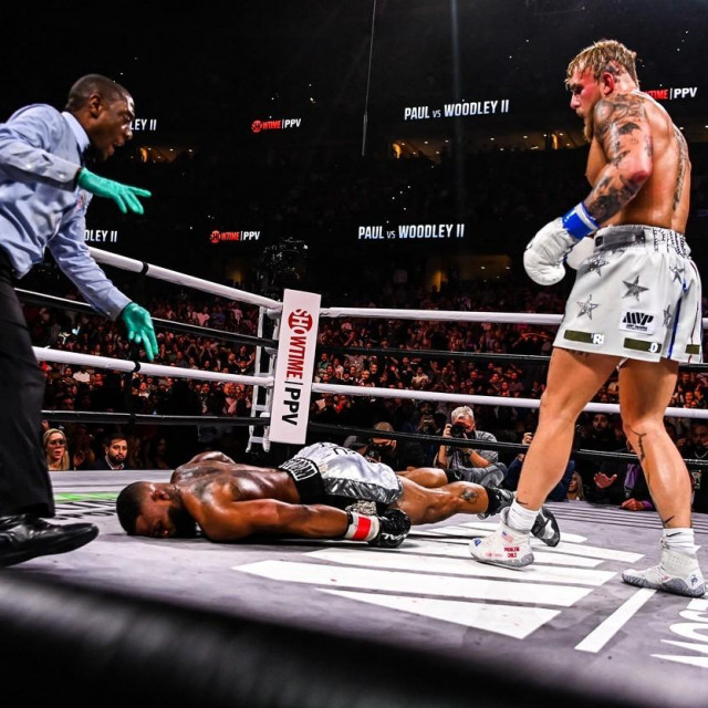 Jake Paul vs Tyron Woodley
