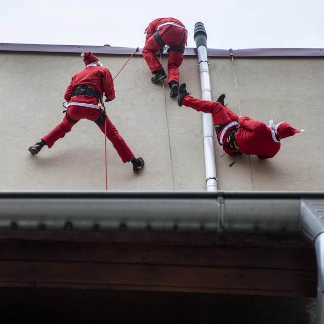 Vježba spuštanja sa krova
