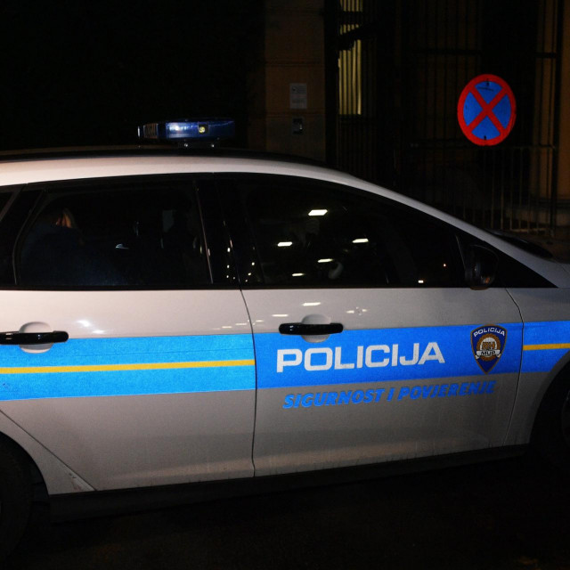 Policijski automobil

