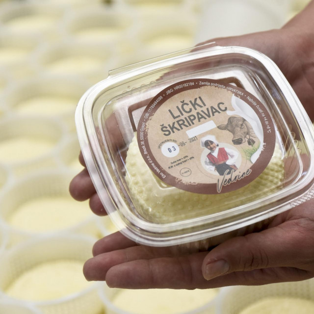 Lički sir škripavac
