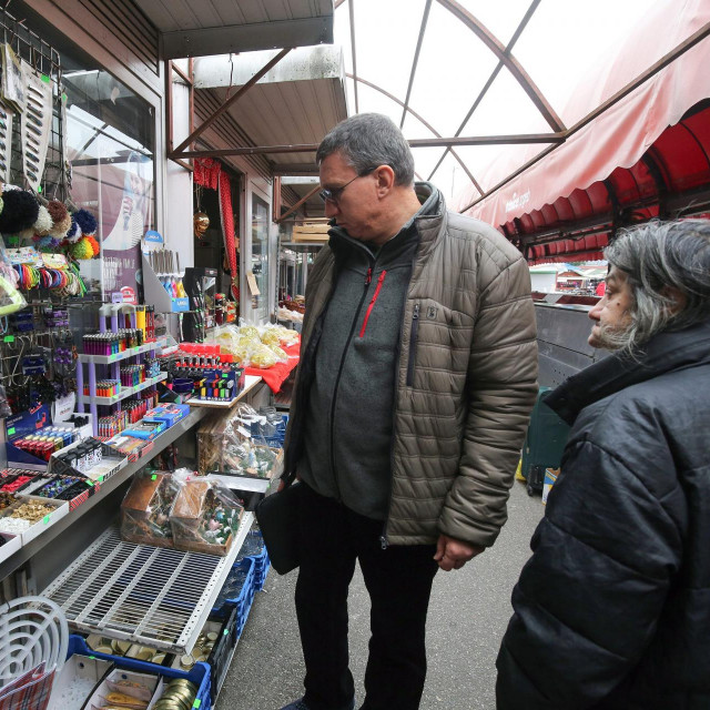 Inspektor MUP-a, Krešimir Kužina u obilasku tržnice na Trešnjevci
