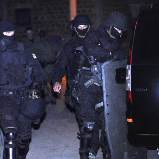 Ilustracija, interventna policija
