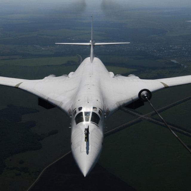 Ruski supersonični bombarder Tupoljev Tu-160 ”Blackjack”, koji može nositi projektile s nuklearnom bojnom glavom
