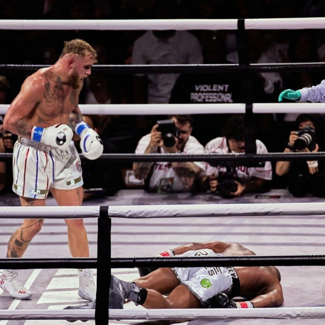 Jake Paul vs. Tyron Woodley