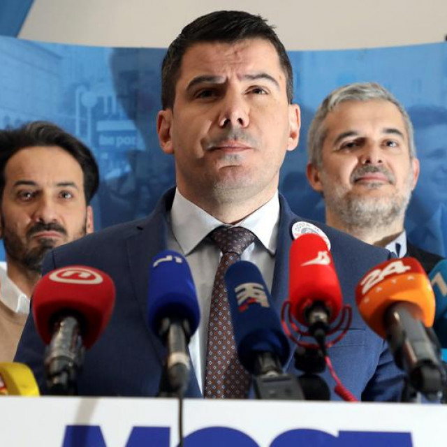 Marin Miletić, Nikola Grmoja, Nino Raspudić i Marija Selak Raspudić; u krugu: Ivan Malenica
