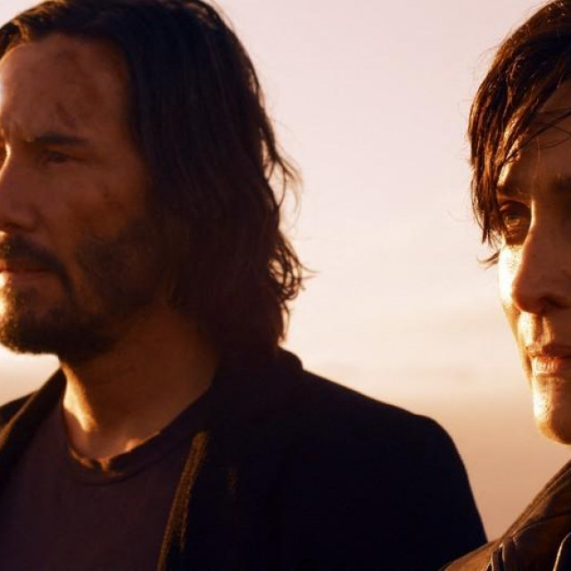 Keanu Reeves i Carrie-Anne Moss
