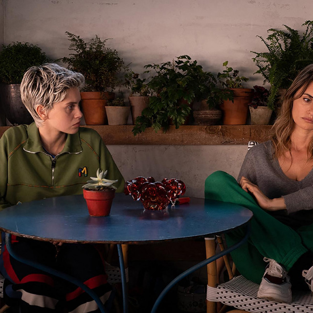 Scena iz filma ”Paralelne majke”
