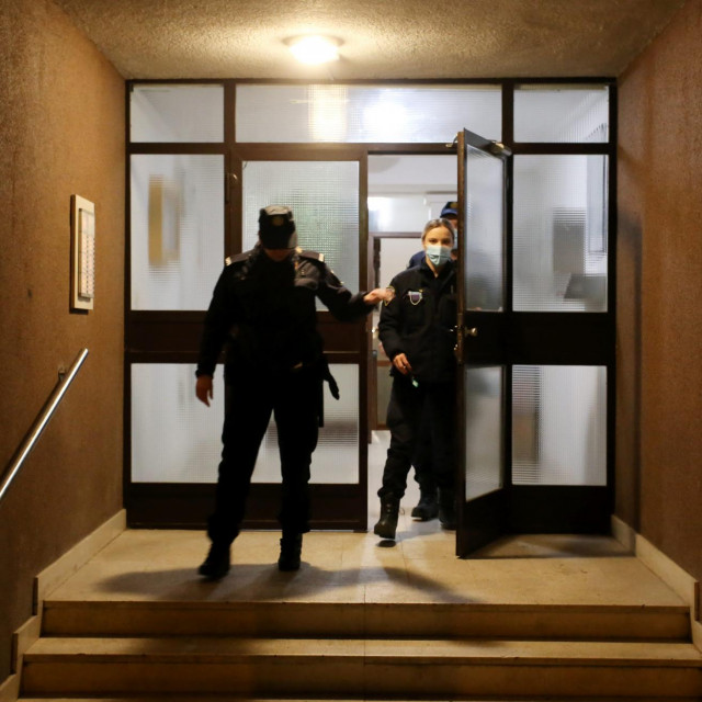 Tijelo žene s tragovima nasilne smrti pronađeno je oko 15 sati u stanu u Mošečkoj ulici.
