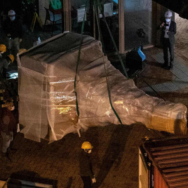 Uklanjanje spomenika žrtvama Tiananmena Hong Kongu
