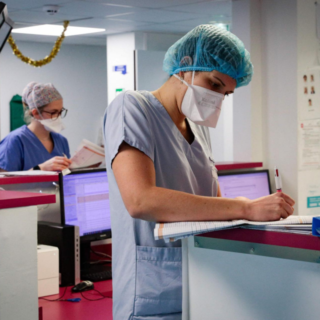 Jedinica za intenzivnu njegu u bolnici u Clamartu nedaleko od Pariza
