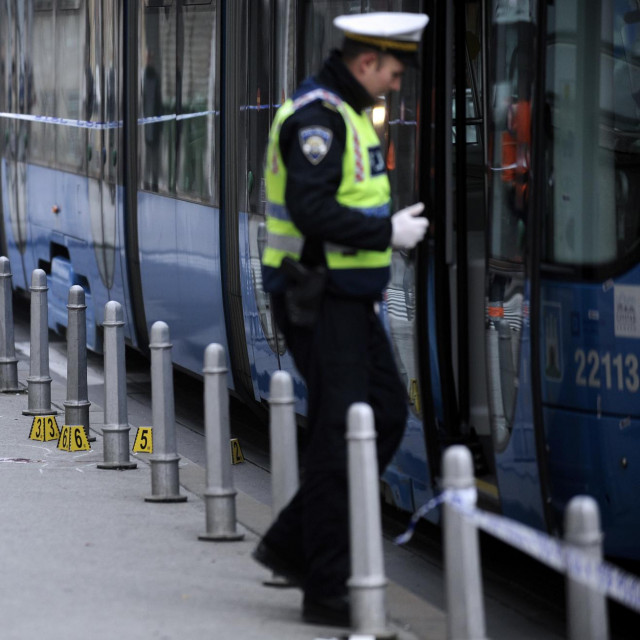 Tramvaj i policija; ilustracija
