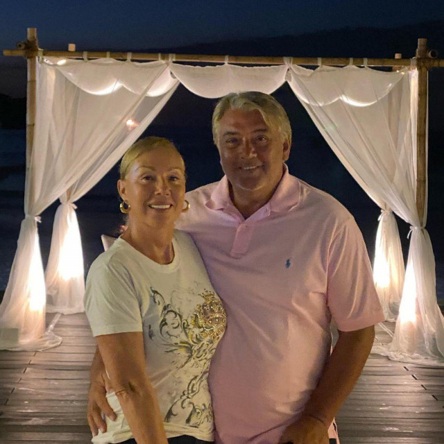 Lepa Brena sa suprugom
