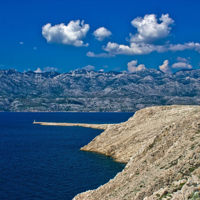 Ilustracija, pogled na Velebit s Paga

