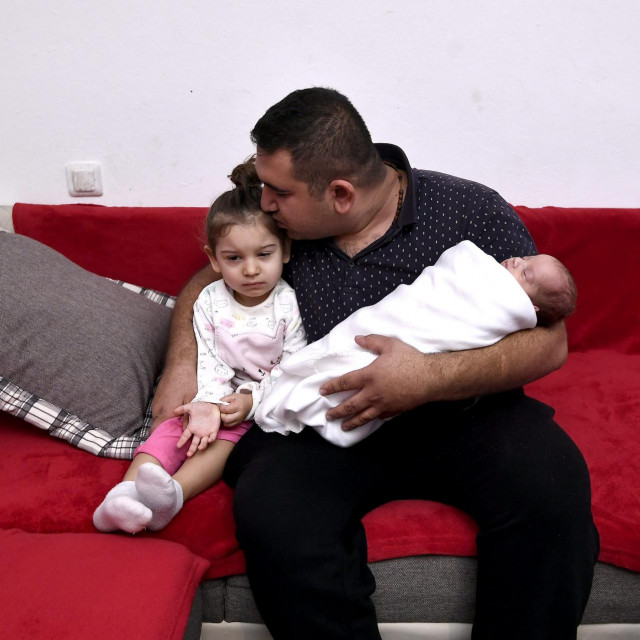 Đulijano Đurđević sa kćerkama Natašom i Anastazijom
