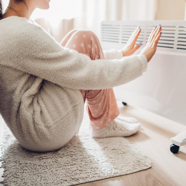  Općenito žene su sklonije osjećati hladnoću kad temperatura zraka nije naročito niska, a za to postoji nekoliko objašnjenja.
