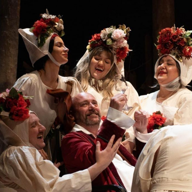 Tena, Gavella, Vinkovci
